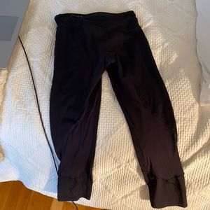 7/8th length lululemon leggings w back zipper